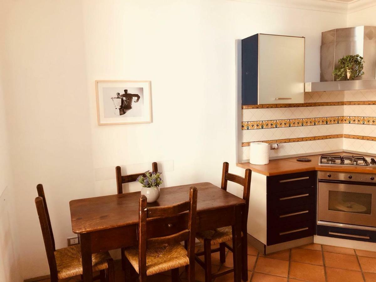Rota House - Apartment In Santa Chiara, The Heart Of Naples 3* Nápoles